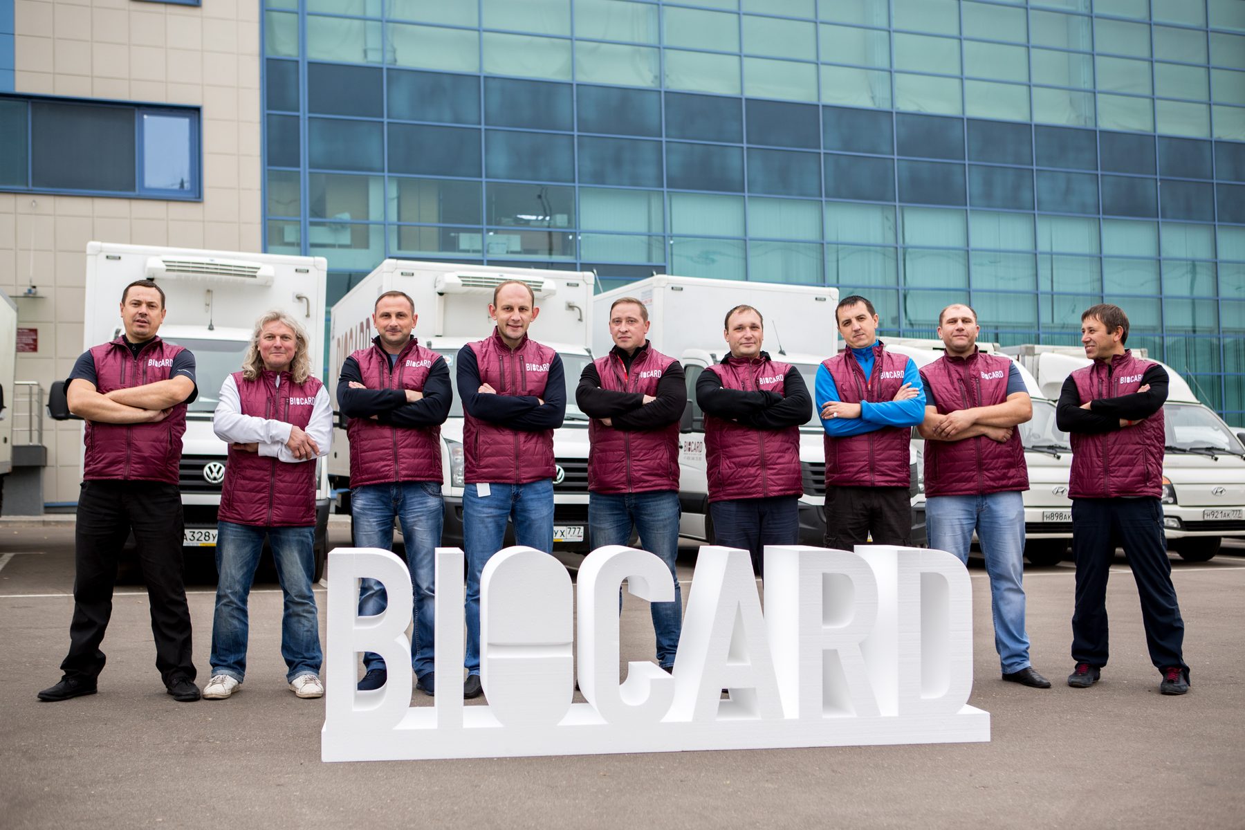 Команда водителей BIOCARD и брендированный рефрижераторный автопарк